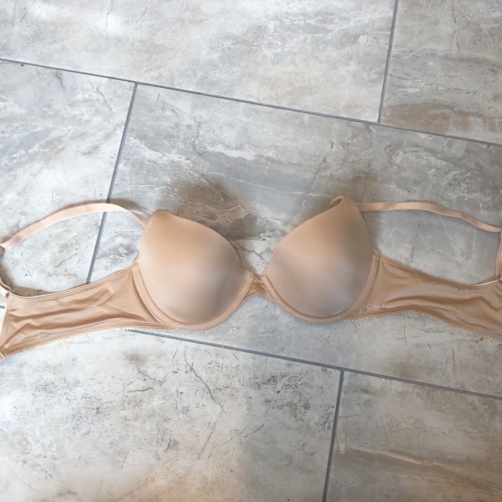 ❤️ Calvin Klein Nude Bra 32B ❤️